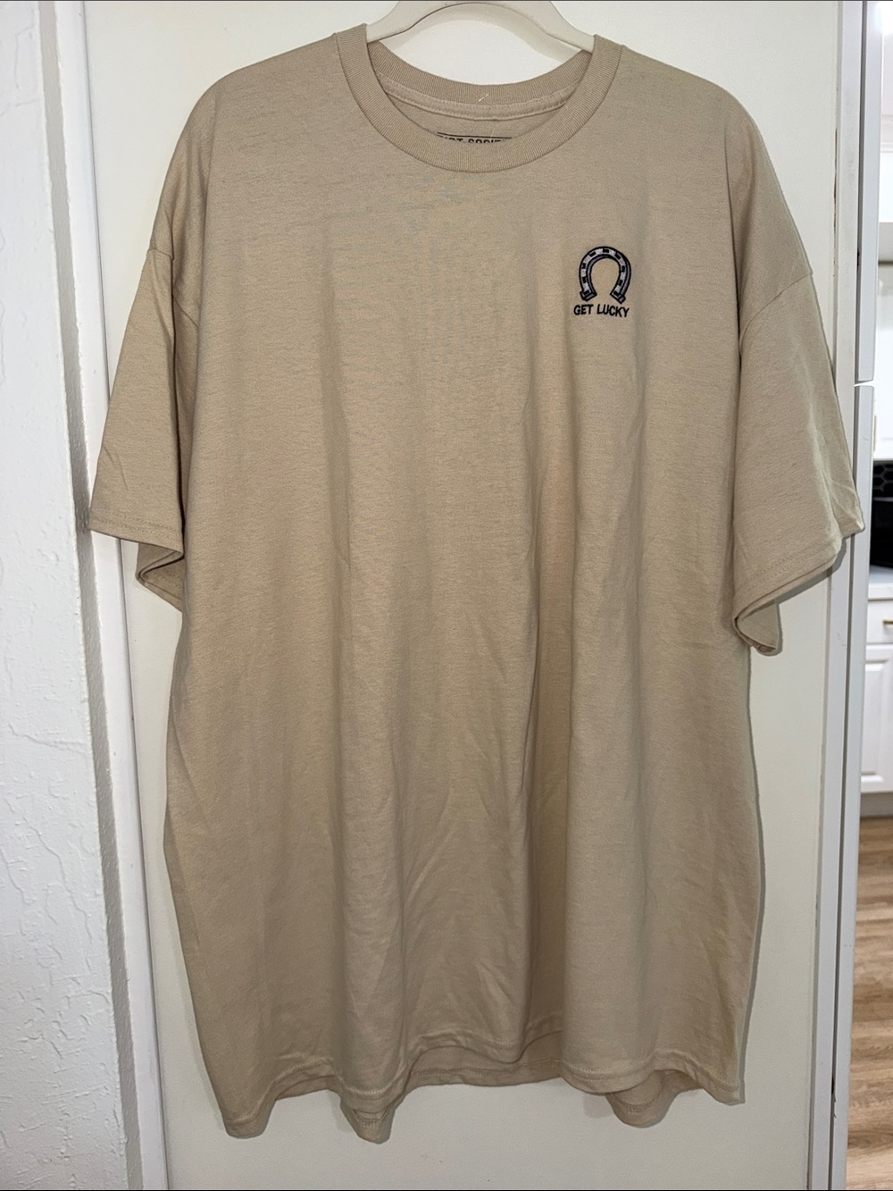 NWT riot society Sand 'Get Lucky' Horseshoe Short Sleeve TShirt | XXL